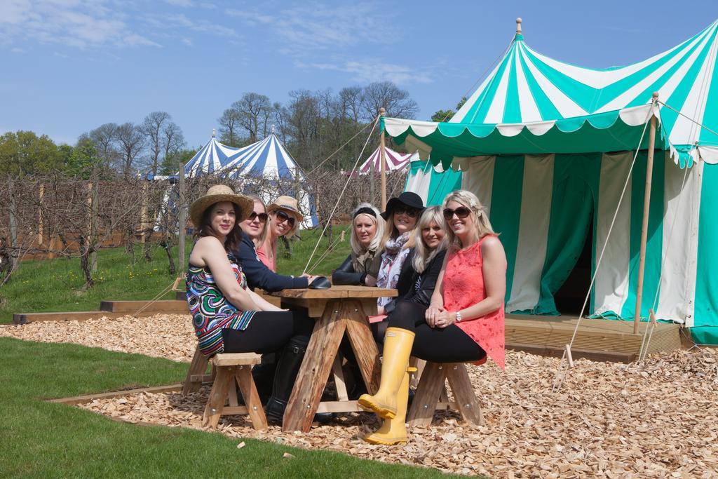 Leeds Castle Knights Glamping Hotel Exterior photo