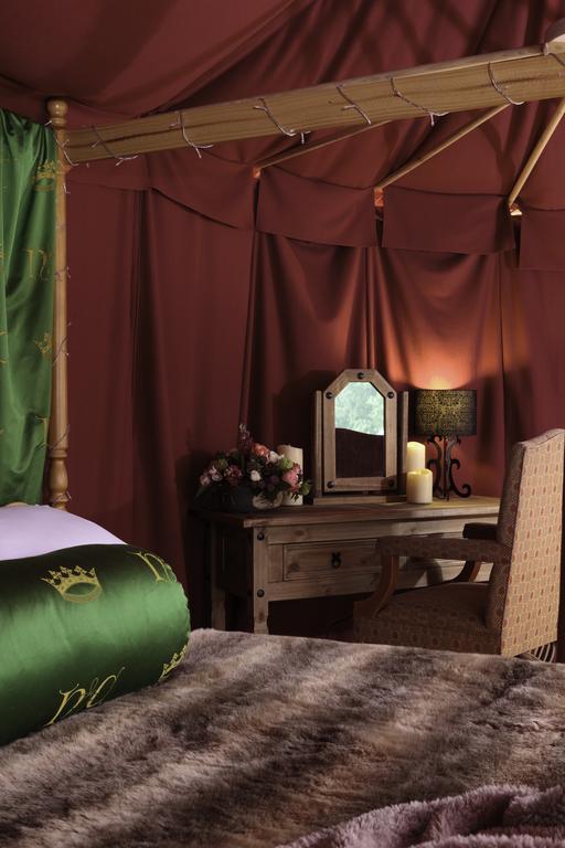 Leeds Castle Knights Glamping Hotel Exterior photo